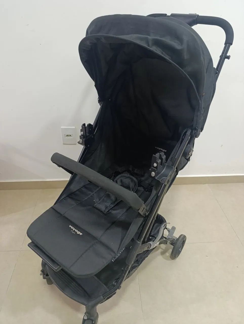 Carrinho de bebê, estilo mala. Acompanha bebê conforto. - Foto 3