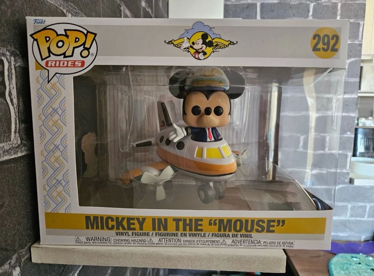 Funko Mickey in the mouse avião 