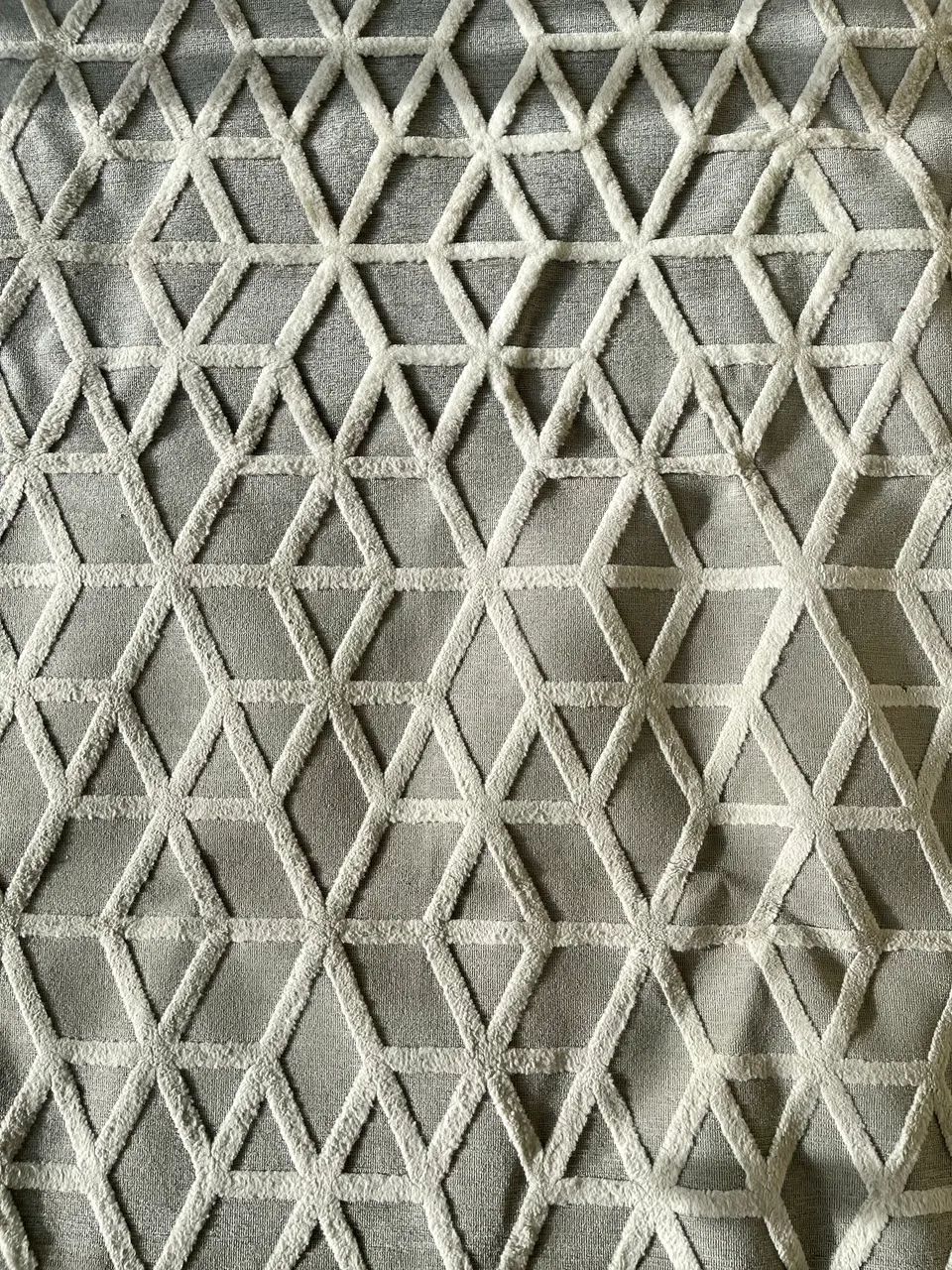 Tapete Geométrico Cinza e Branco 3,00 x 2,40m - Ótimo Estado