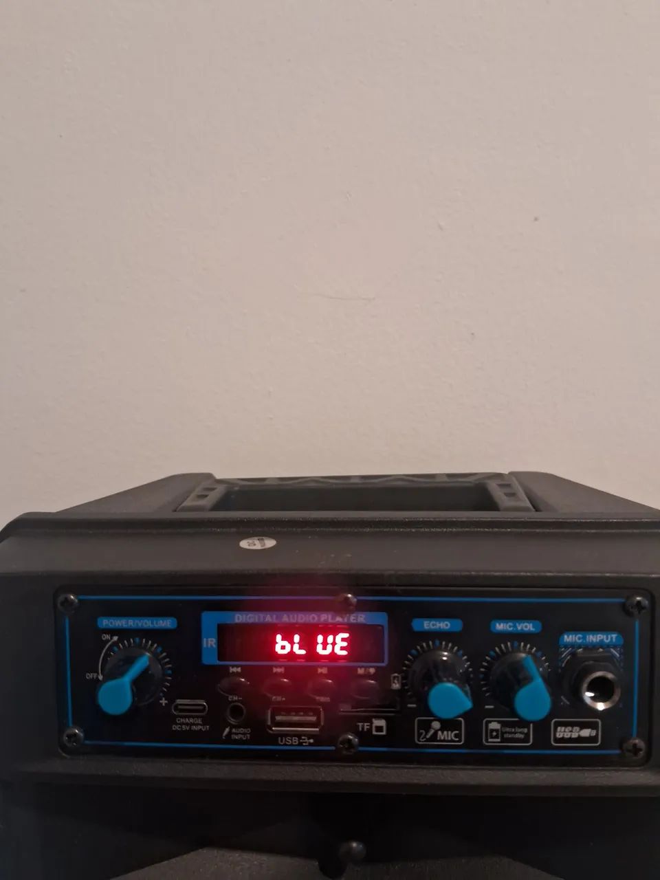  CAIXA DE SOM USB COM BLUETOOTH, 1000W,COM FUNCÃO KARAOQUÊ C/MICROFONE,SEMI NOVA