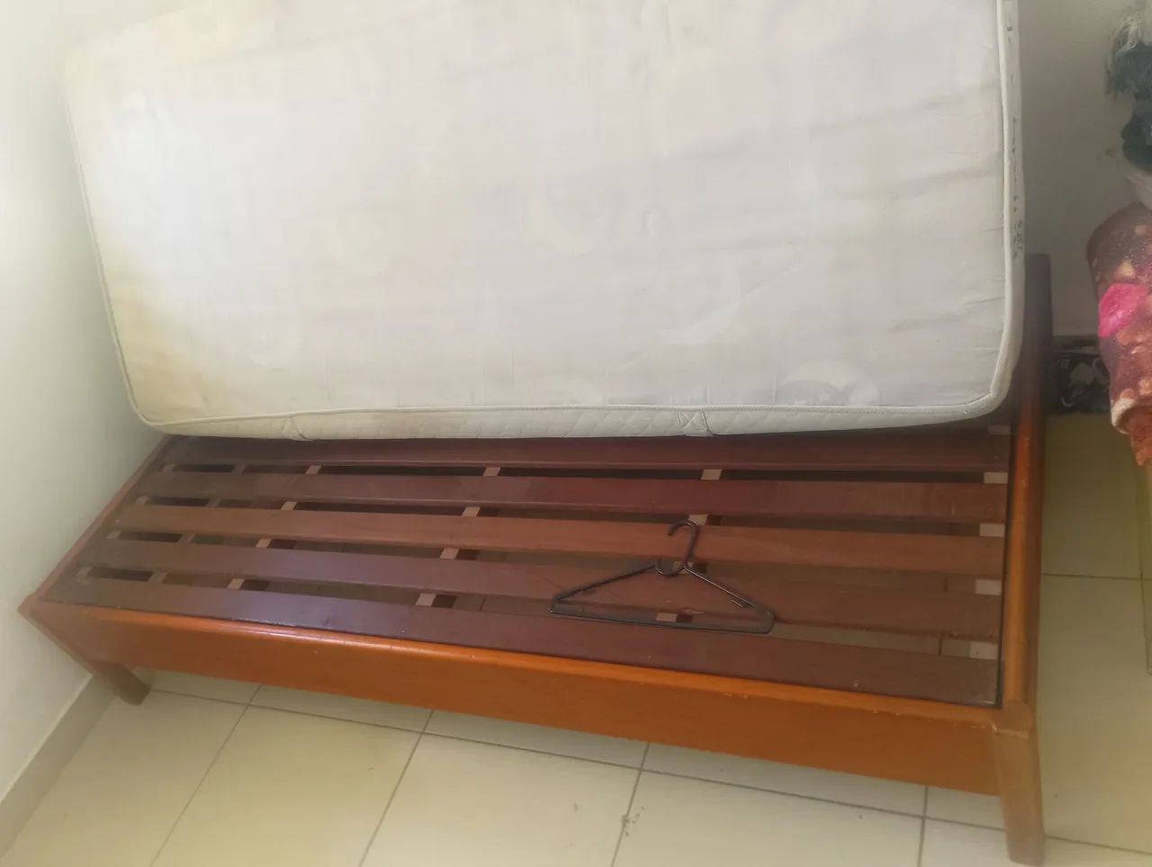 Cama de madeira+ colchão  - Foto 2