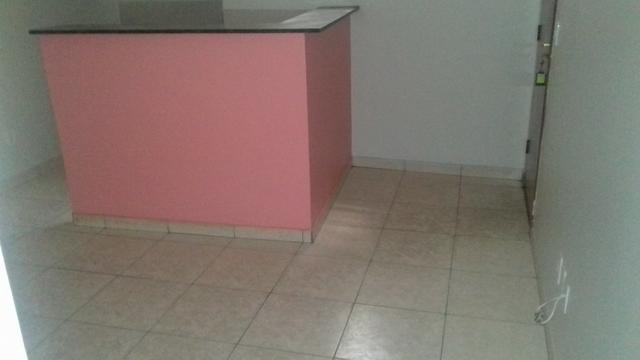Alugo apartamento de fundo no Guará II - Foto 2