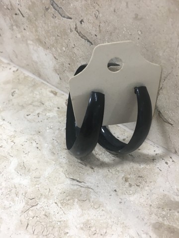 Brinco argola esmaltada - Foto 2