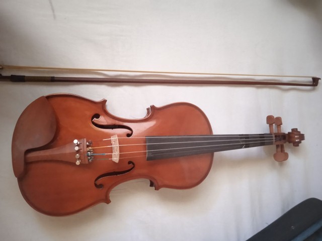 Vendo violino Eagle semi novo com descanso pra ombro e estante de partitura   - Foto 3