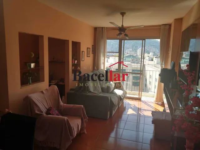 2 qts, varanda, vaga e prédio com Infra total !!