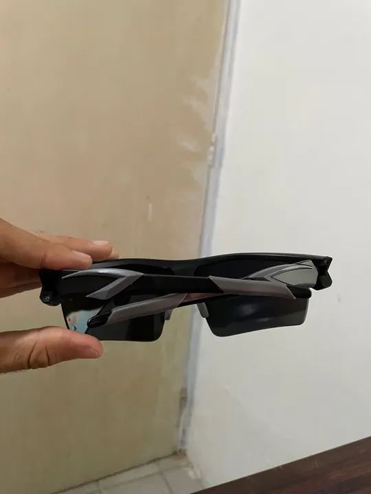 Óculos polarizado na cor preto e cinza  - Foto 4