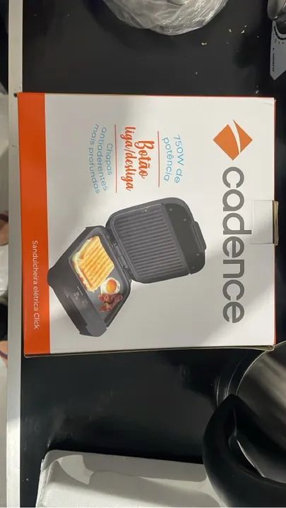 Sanduicheira Elétrica Cadence Click 750W - Nova - Foto 2