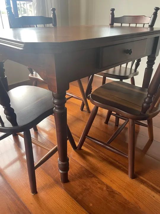 Mesa de madeira maciça com gaveta - Foto 3