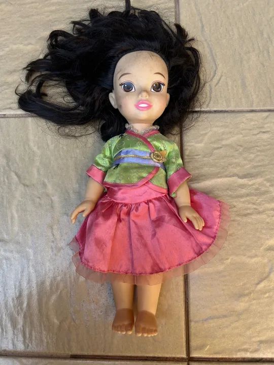 Boneca Princesa Mulan