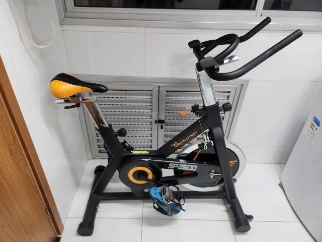 BICICLETA SPINNING SEMI PROFESIONAL EVOLUTION SP2600 130KG DISCO 20KG