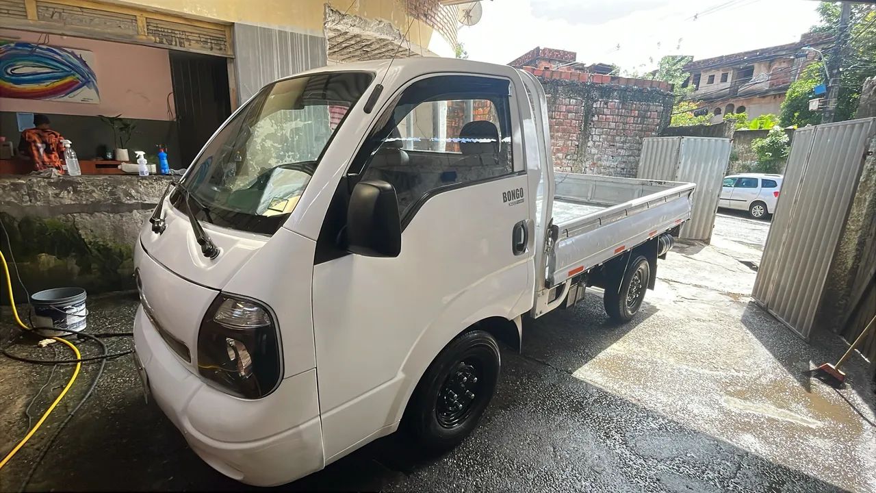 Kia Bongo 2011/2012 - Revisada, Pneus Novos, IPVA Pago - R$75.000