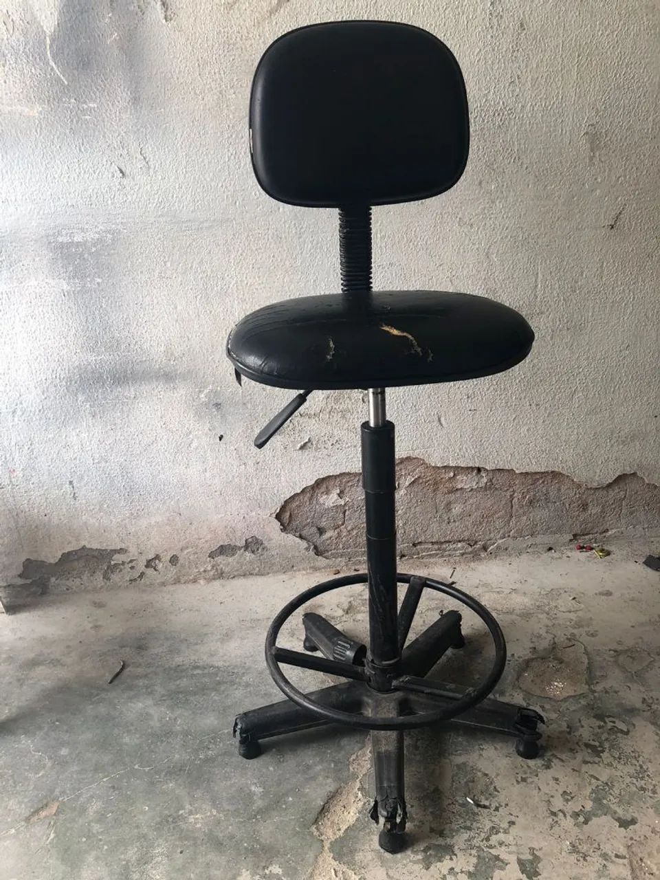 Banquinho/Cadeira Giratória com Encosto Ajustável