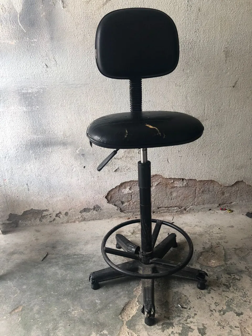 Banquinho/Cadeira Giratória com Encosto Ajustável