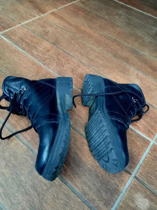 Botas de Couro Preta - Foto 2