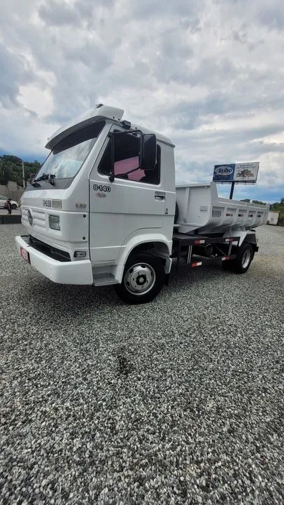 VW 8 140 caçamba basculante 8140