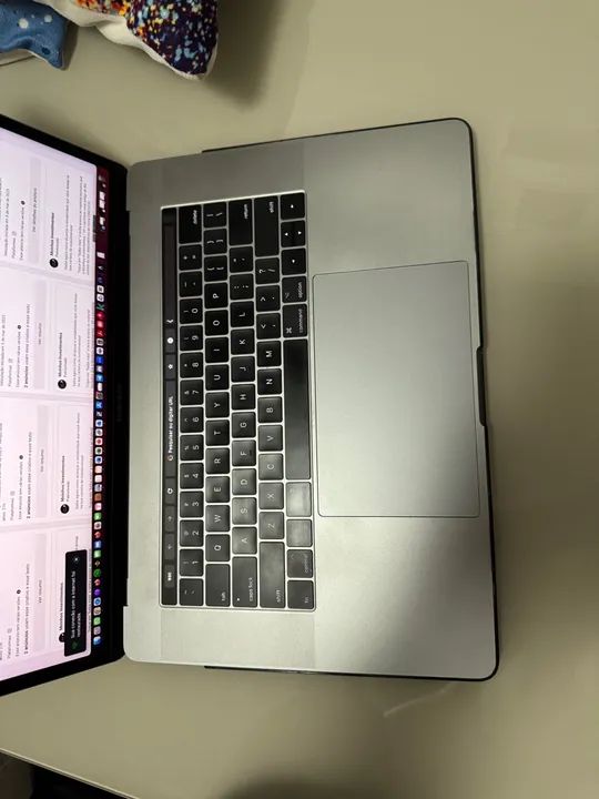 MacBook Pro i7 com Touch Bar (1TB SSD + 16 GB RAM) - Foto 3