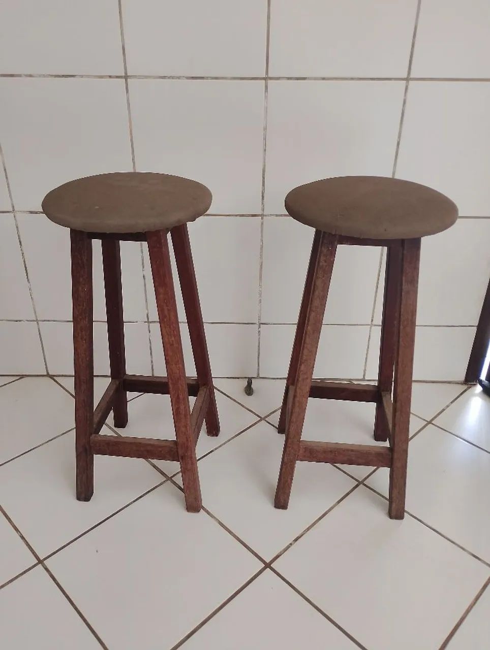 Banqueta de madeira 64168529516546122