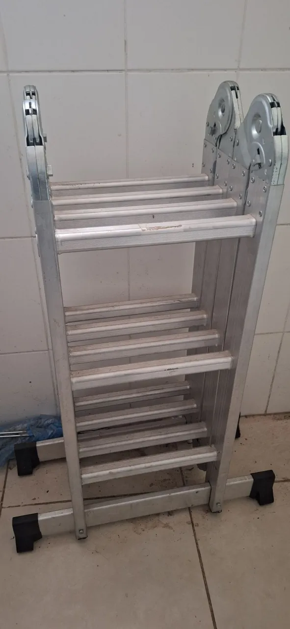 Escada Multifuncional de Alumínio