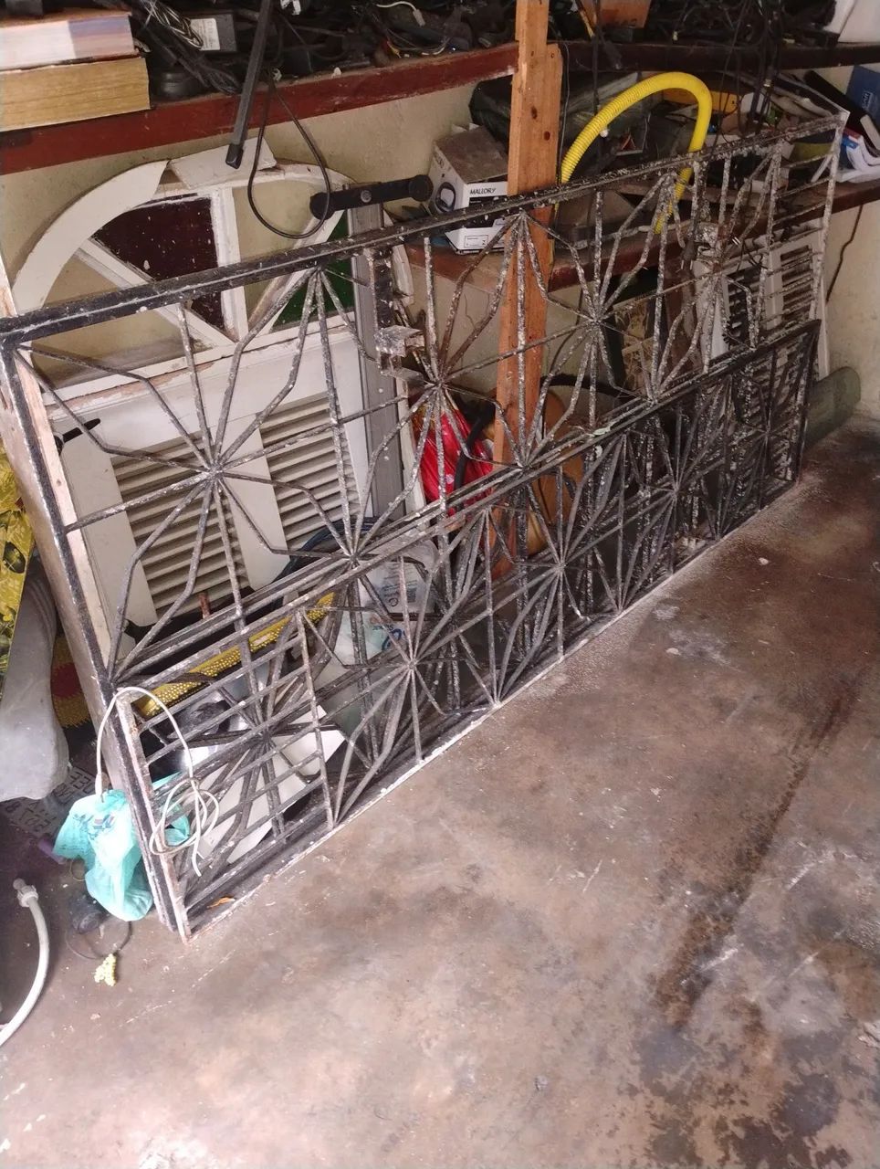 Vendo uma portão de ferro R$ 390