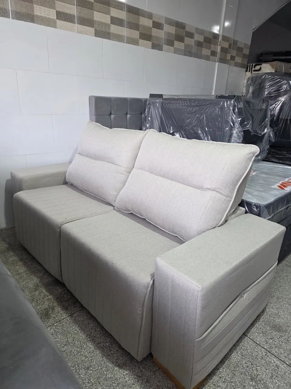 Sofá retrátil e reclinável 2,10 metros 