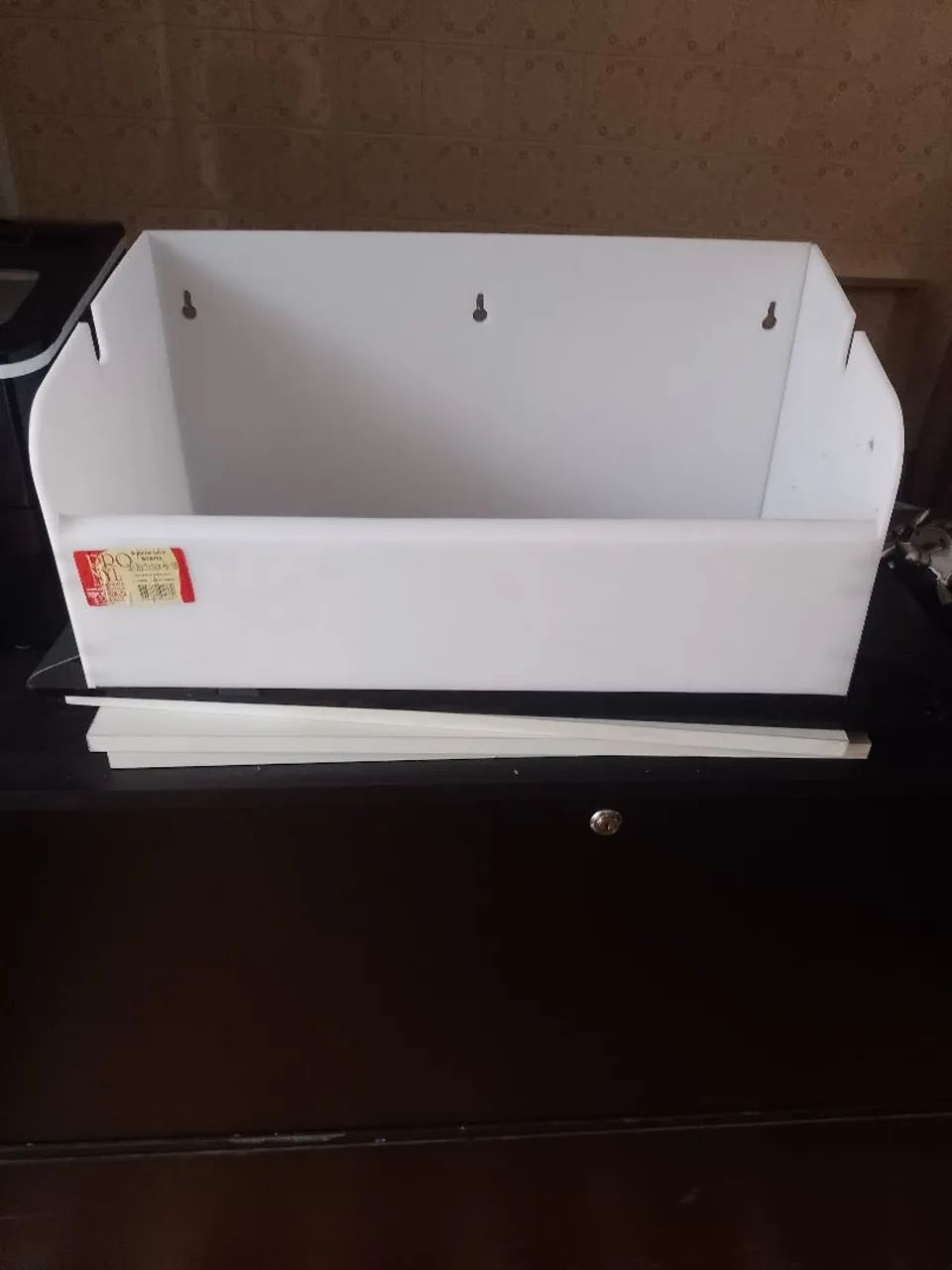 Prateleira expositora branca para comércio