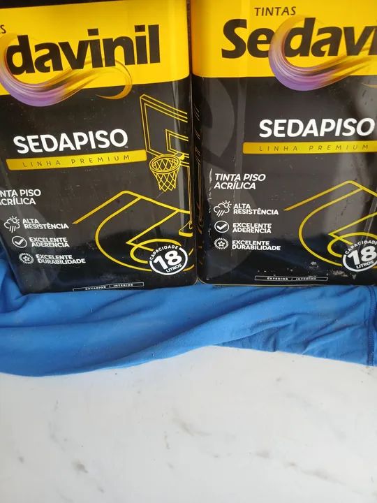Vendo essas duas lata de tinta cinza 18lt