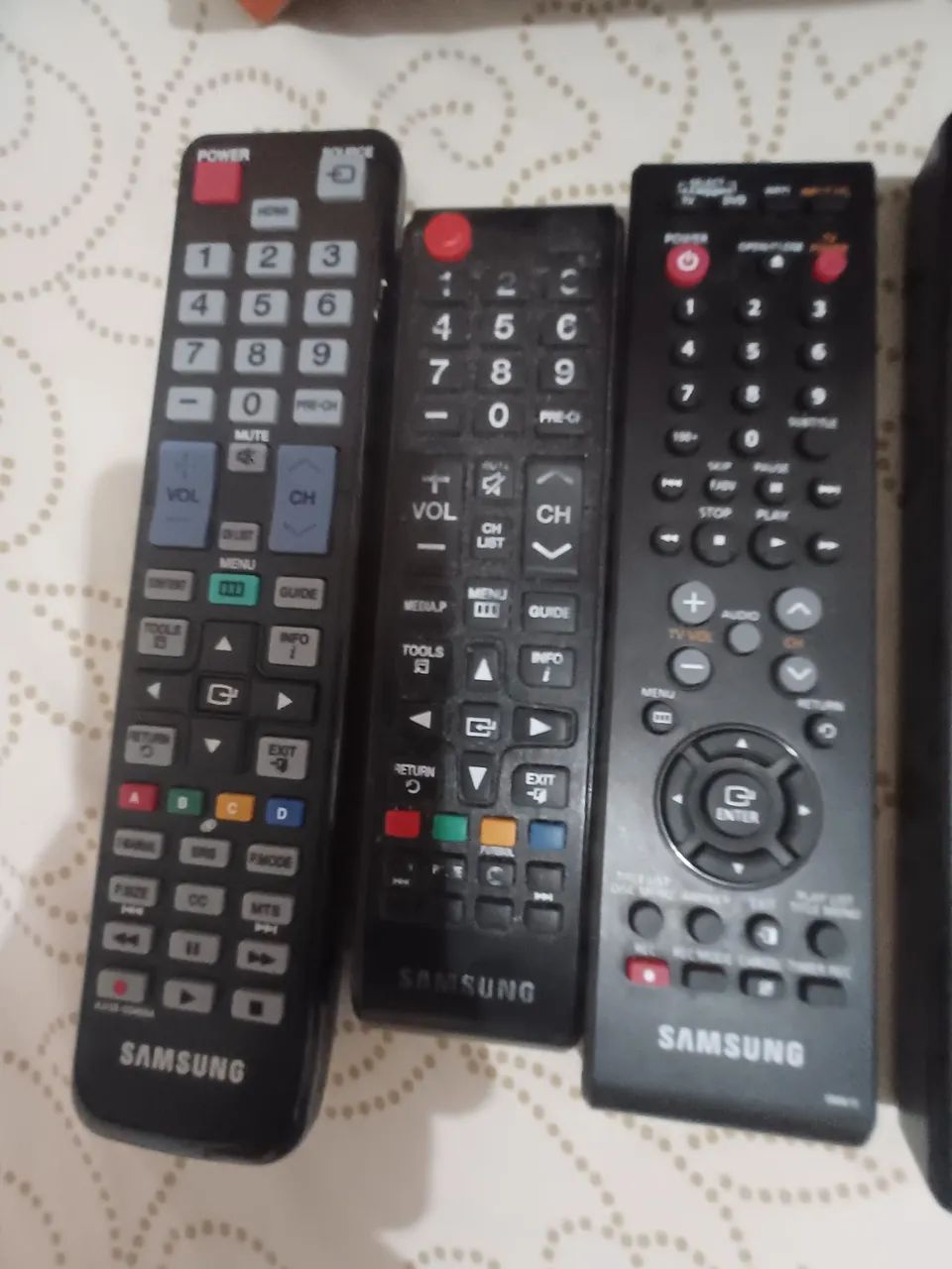 Controles remoto.  - Foto 2