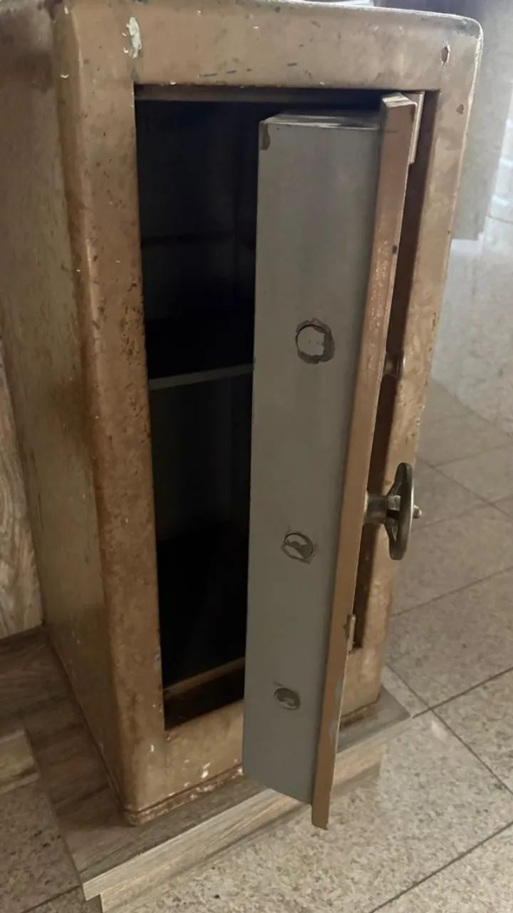 Cofre de ferro e concreto grande - Foto 3