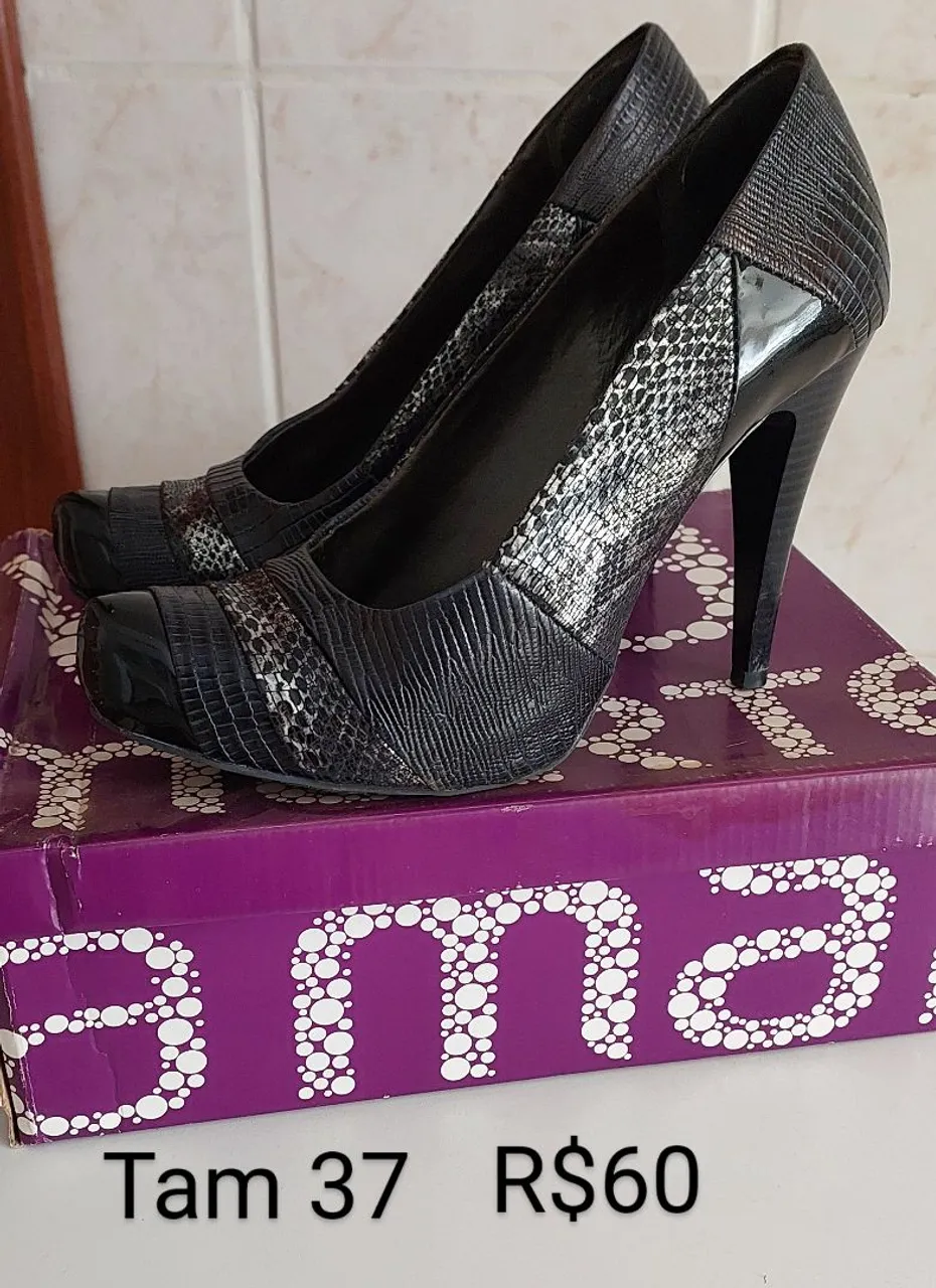 Scarpin Preto com Detalhes em Animal Print