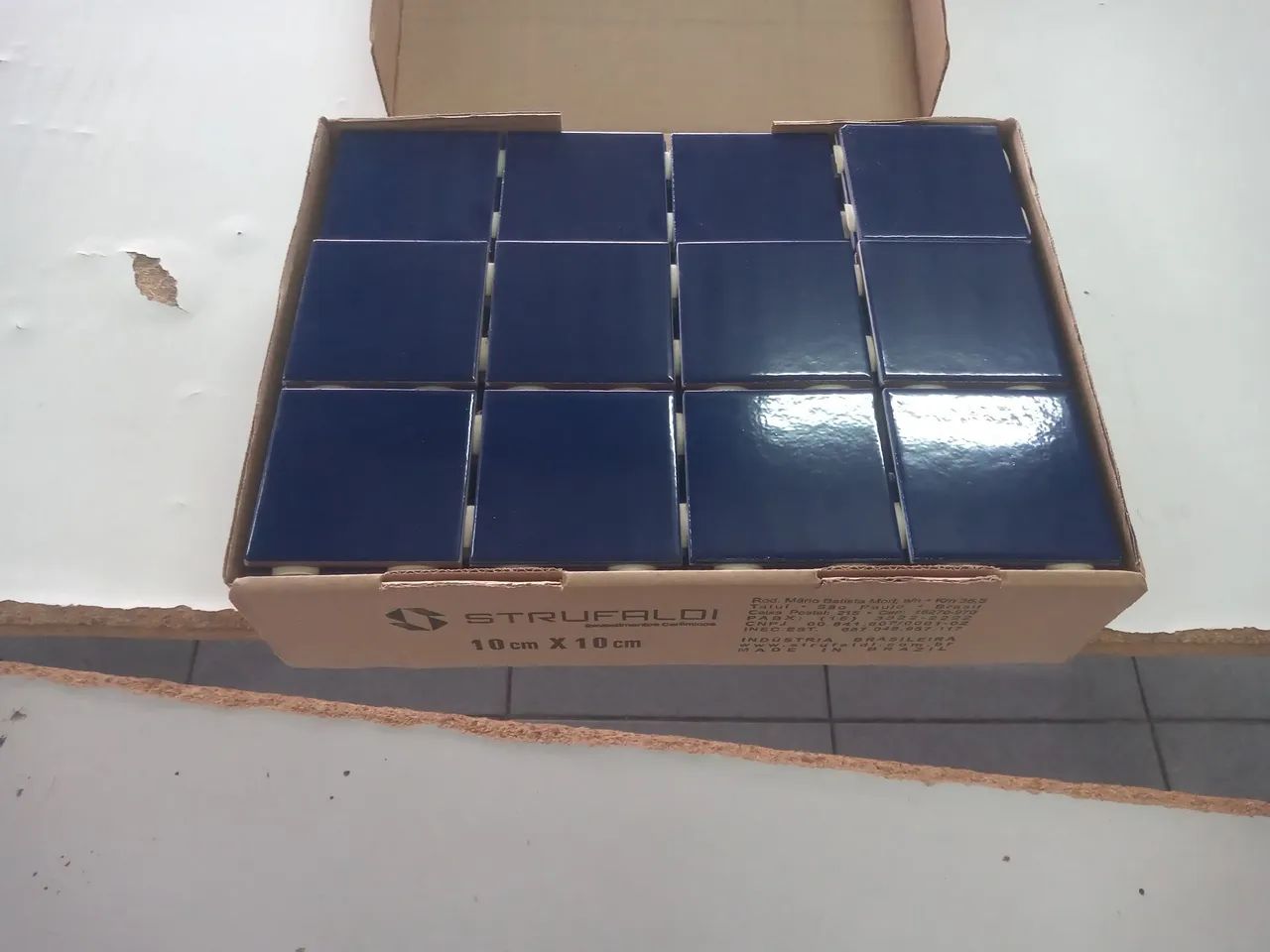Pastilhas cerâmica- Strufaldi 10x10cm  azul cobalto - 1,86m² - $150,00 - Foto 4