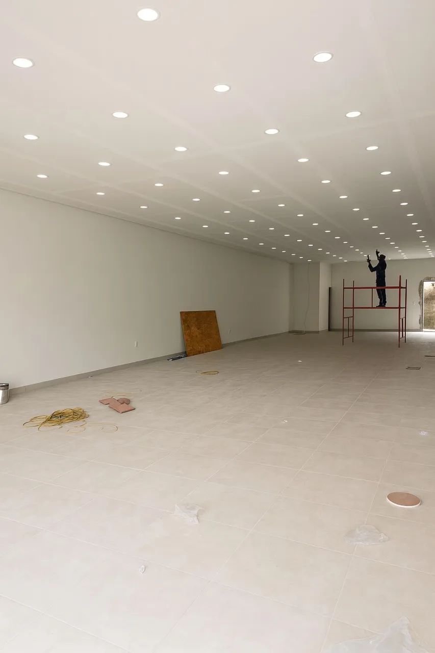 Aluguel. Loja / Ponto comercial. 200 m2. Av Pedro Aldemar Bantin.  - Foto 2