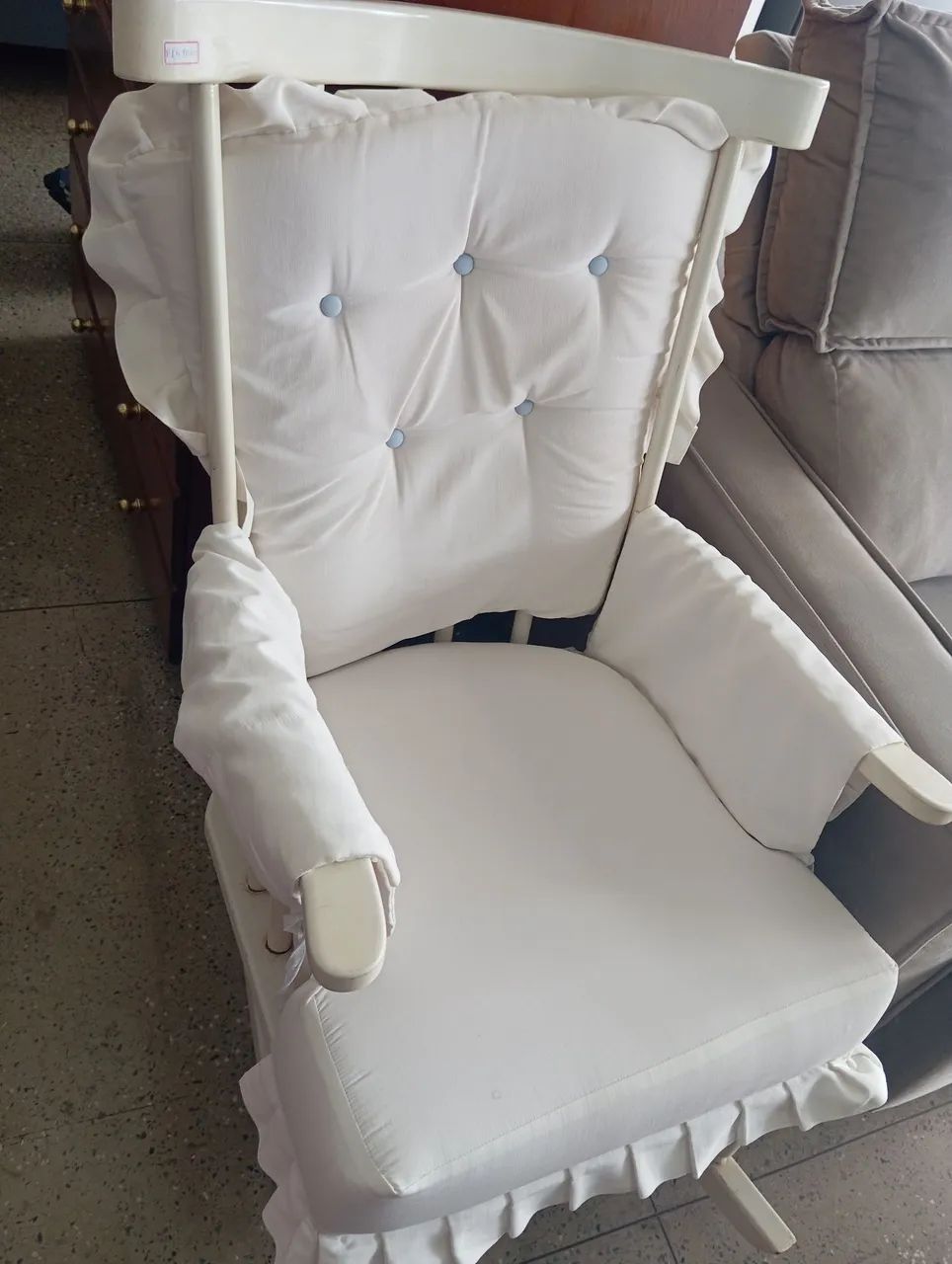 Poltrona de balanço branca para bebê - Foto 4