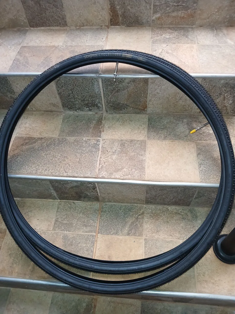 Par de pnpneu mtb e speed gravel,700x35 muito pouco usado.