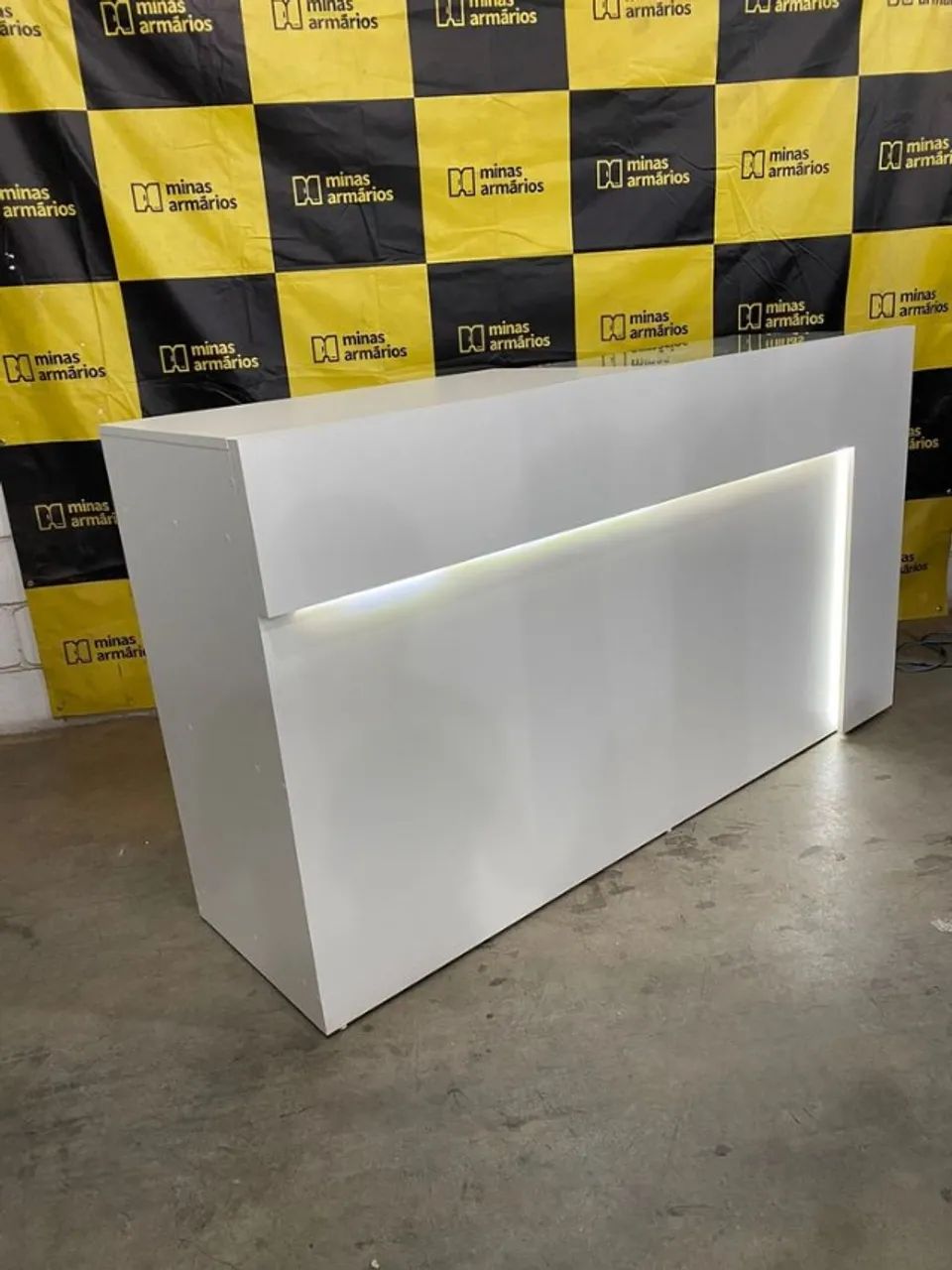 Balcão expositor com led e gaveta expositora