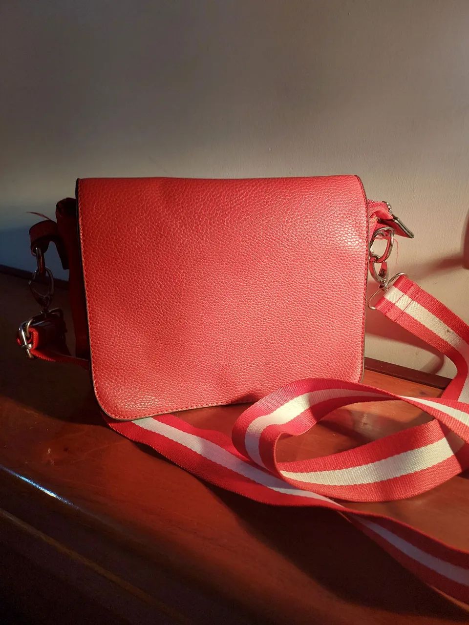 Bolsa de ombro vermelha marisa elegante