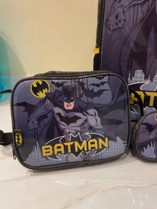 Conjunto de malas Batman - Mochila de rodinhas, bolsa e necessaire - Foto 4