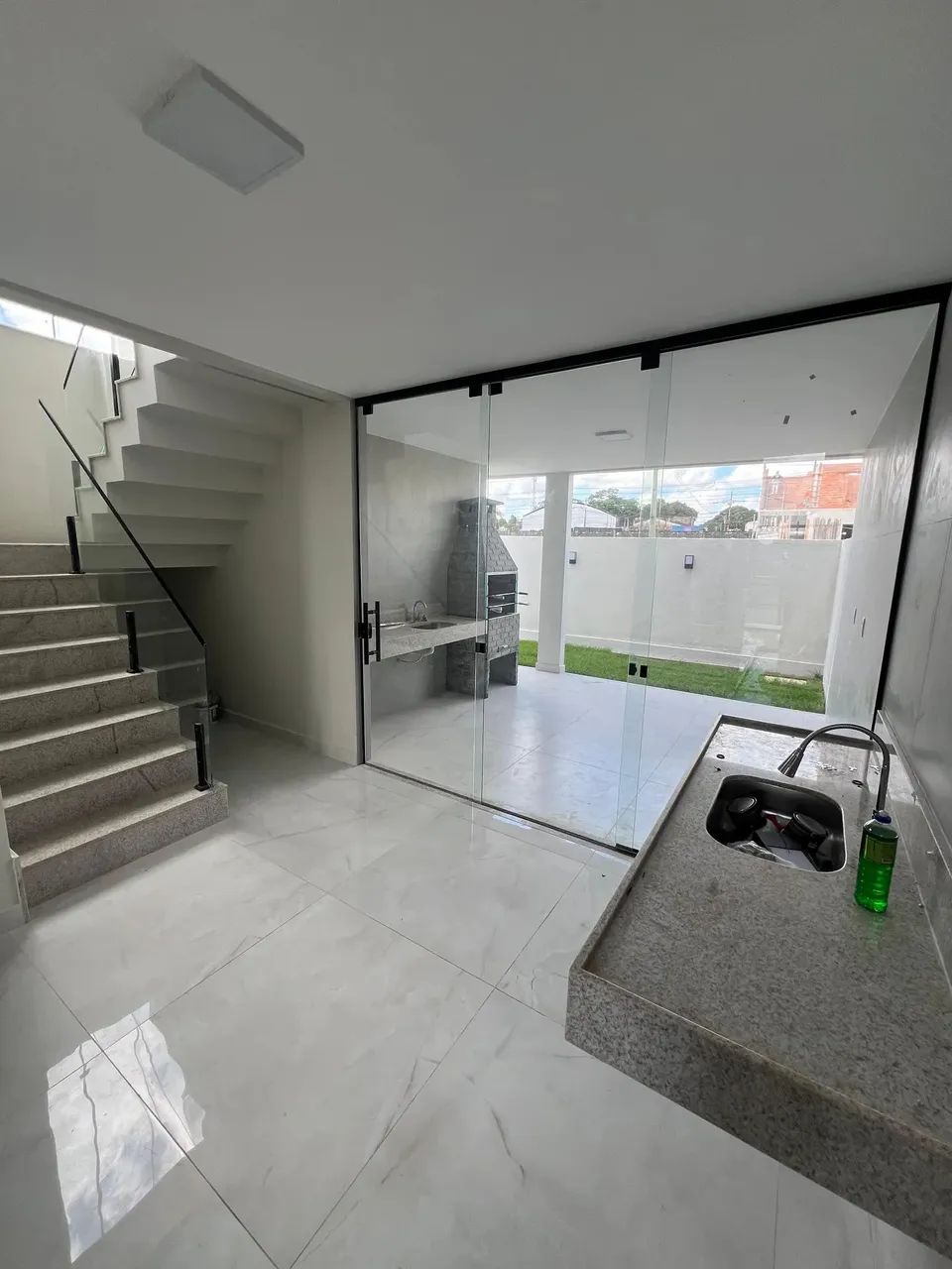 JARDIM DAS MANGUEIRAS  CASA DE 160 METROS, 3 SUÍTES, 4 BANHEIROS - Foto 3