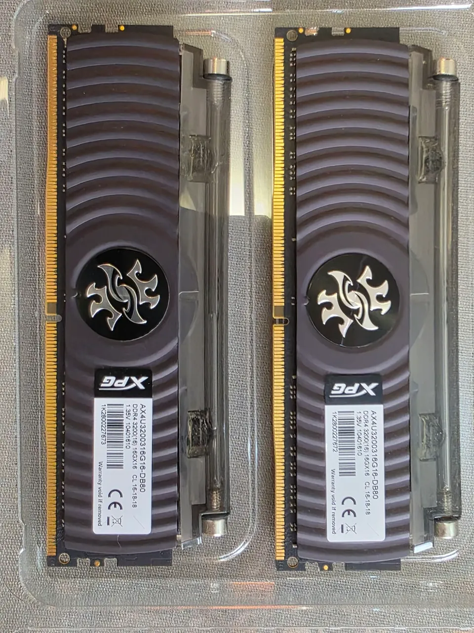 Kit 32GB (2x16GB) Memória RAM DDR4 XPG Gammix D30 3200MHz com RGB - Estado de Nova!