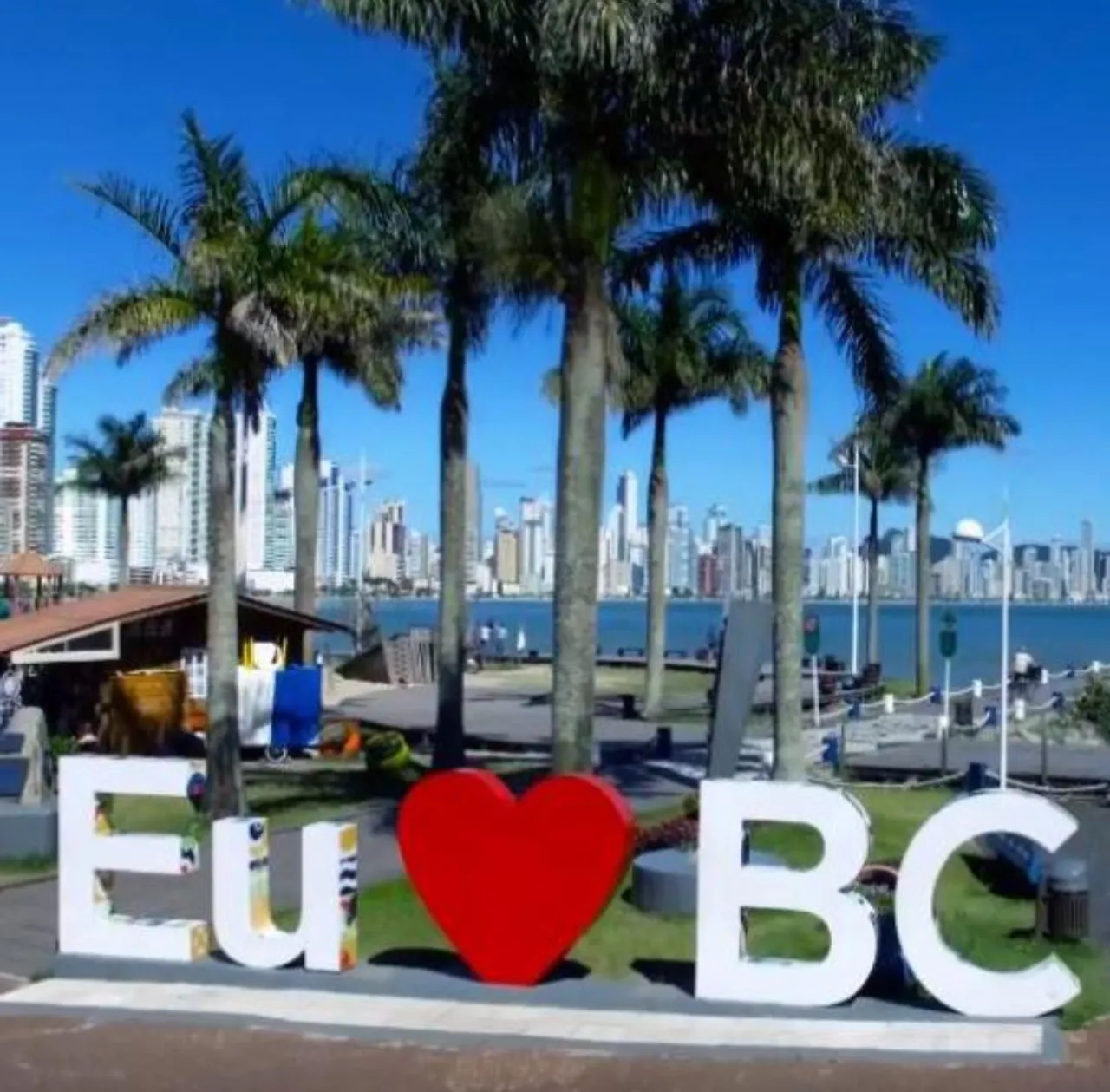 Alugo por dia apto Balneário Camboriú Oktoberfest Réveillon Feriado Ferias