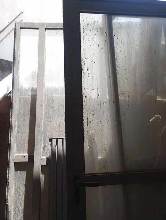 Porta de vidro em ótimo estado - Foto 2