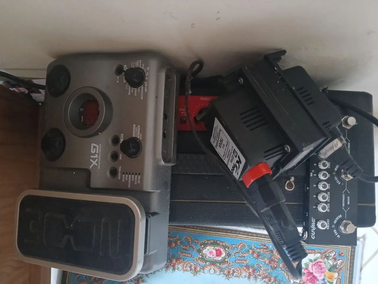 Vendo Guitarra tagima 520 cubo e pedaleira - Foto 3