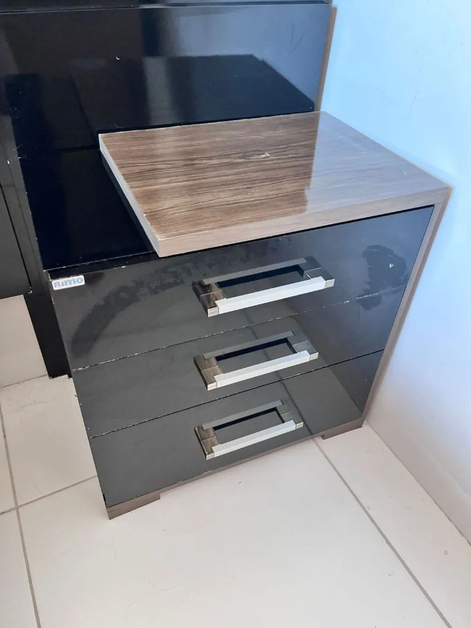 Mesinhas de cabeceira semi novas.64176428622466123