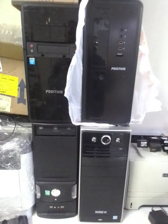 Gabinete vazios.