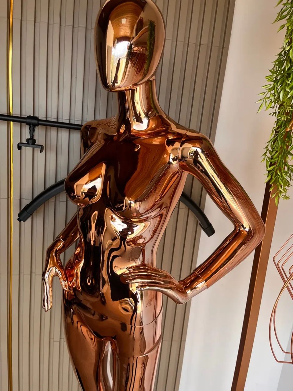 Manequim cromado Rose Gold  - Foto 4