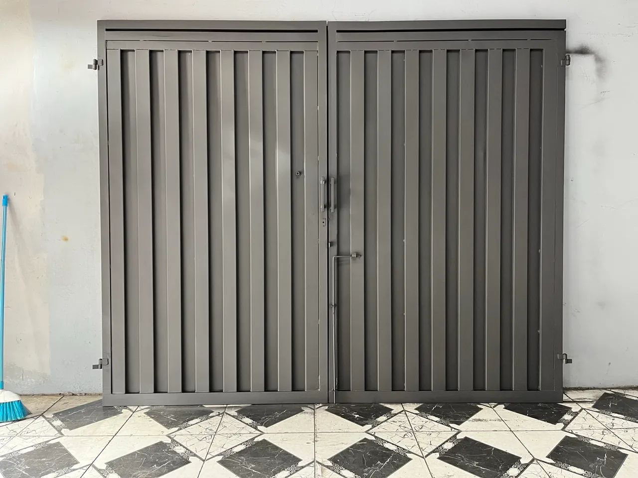 Portão de duas folhas (pivotante)64299980474498124