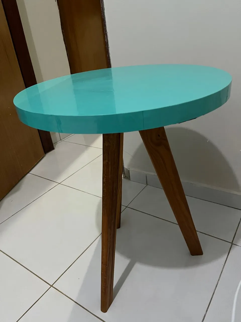mesinha para colocar ao lado da cama