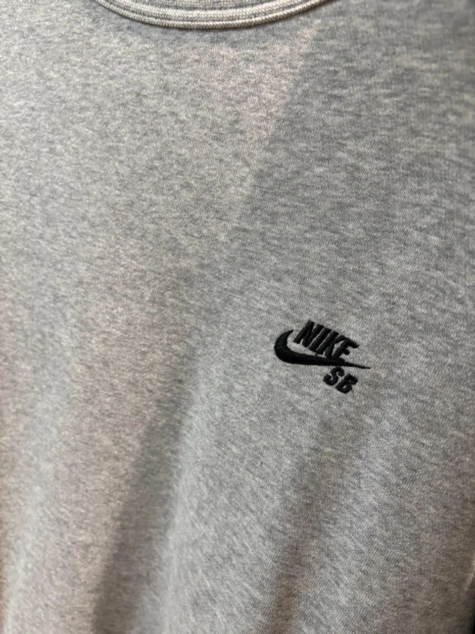 Camiseta Nike SB Cinza - Foto 2