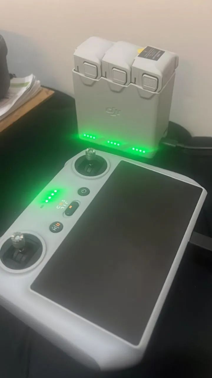 DJI Mini 3 with screen remote controller and Combo Plus (3 batteries with 8 cycles)64308895202051121