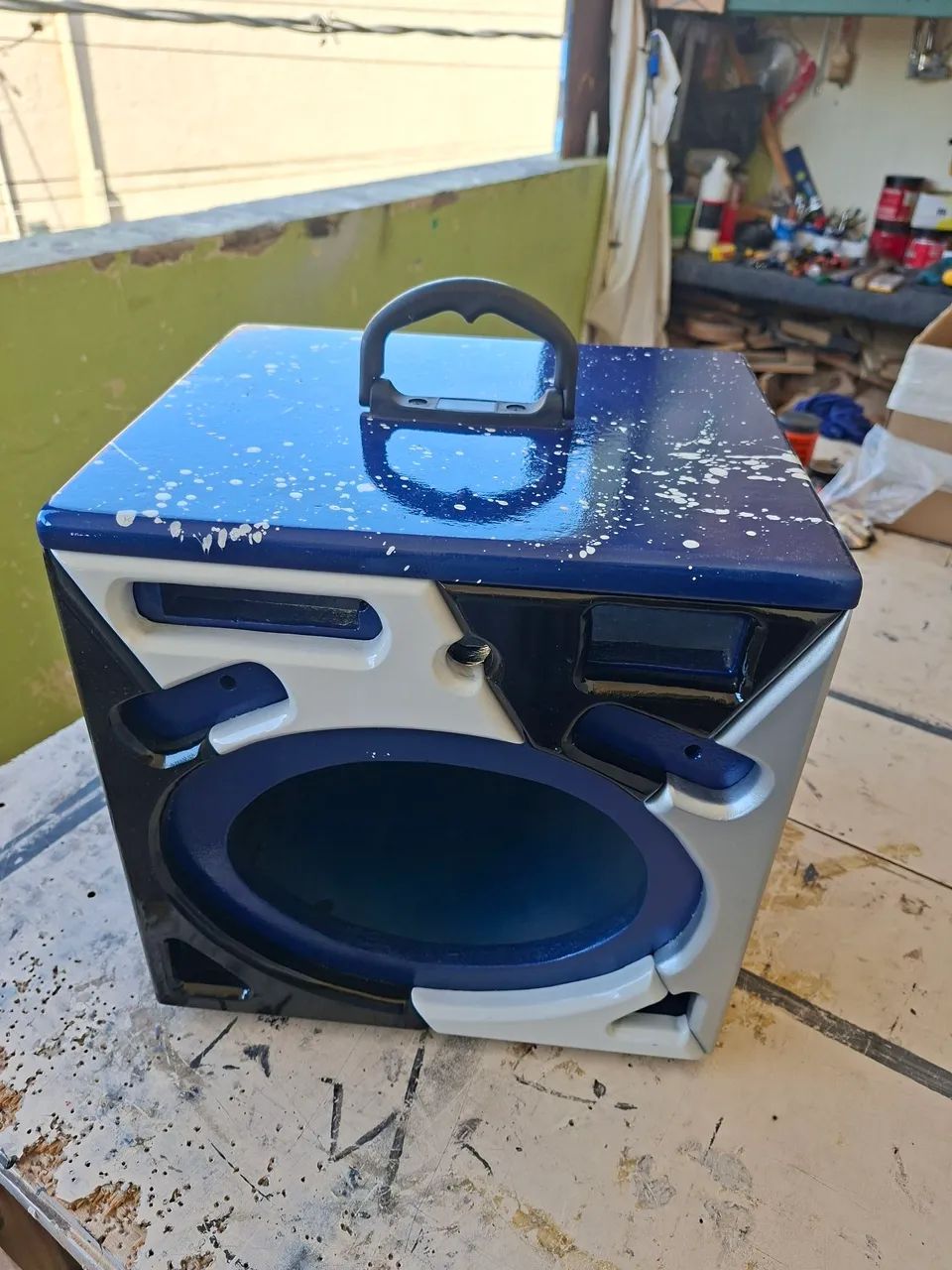 Caixa bob residencial pintada vazia