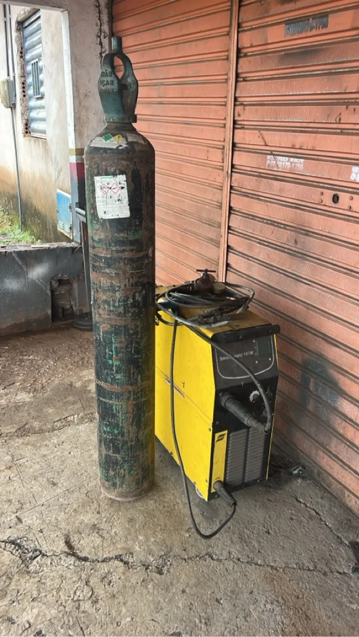 Conjunto de solda - cilindro de gás e máquina de solda